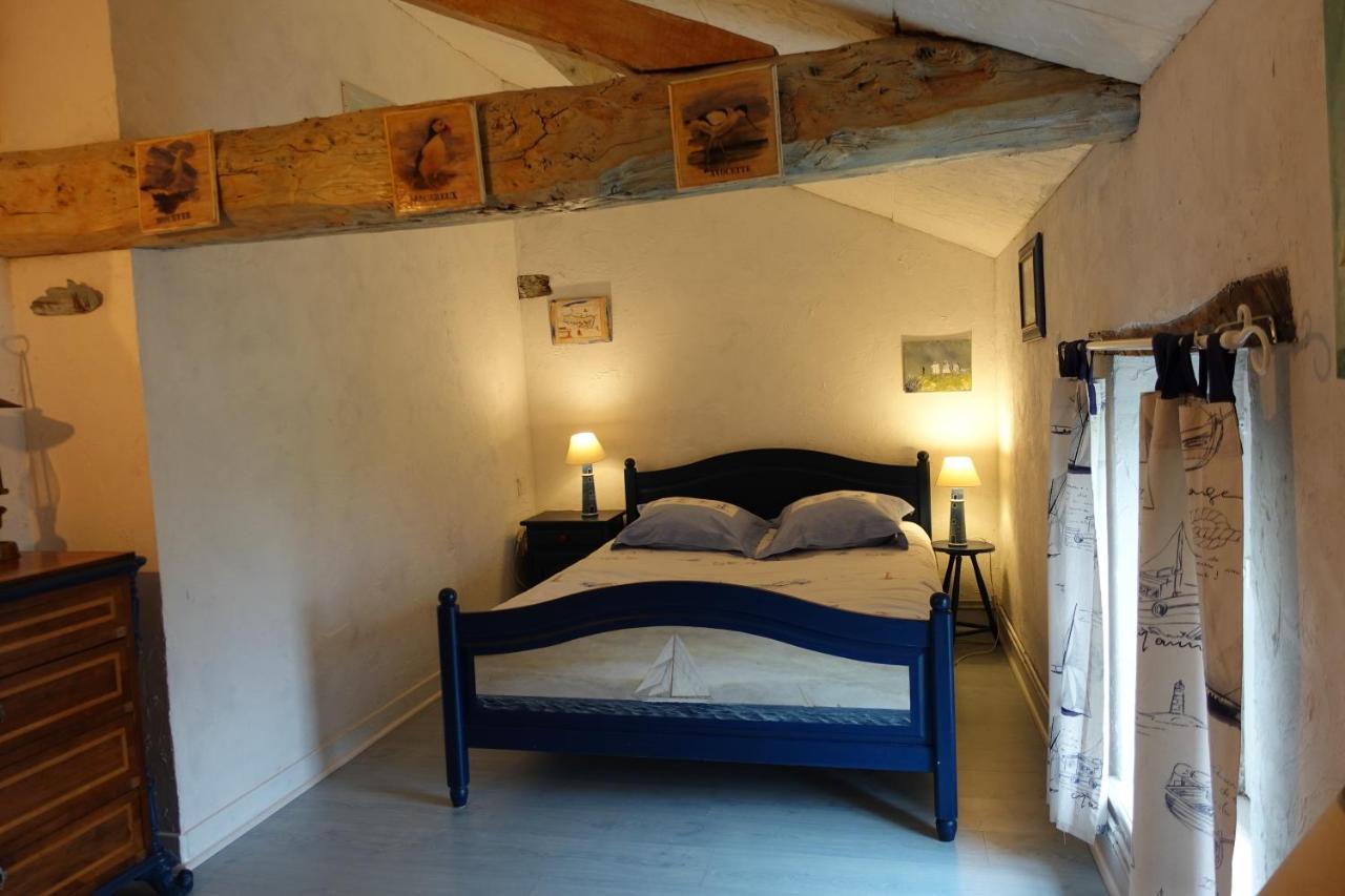 Gite 4 Etoiles Avec Hebergement Insolite - 10 Personnes Foussais Exterior photo