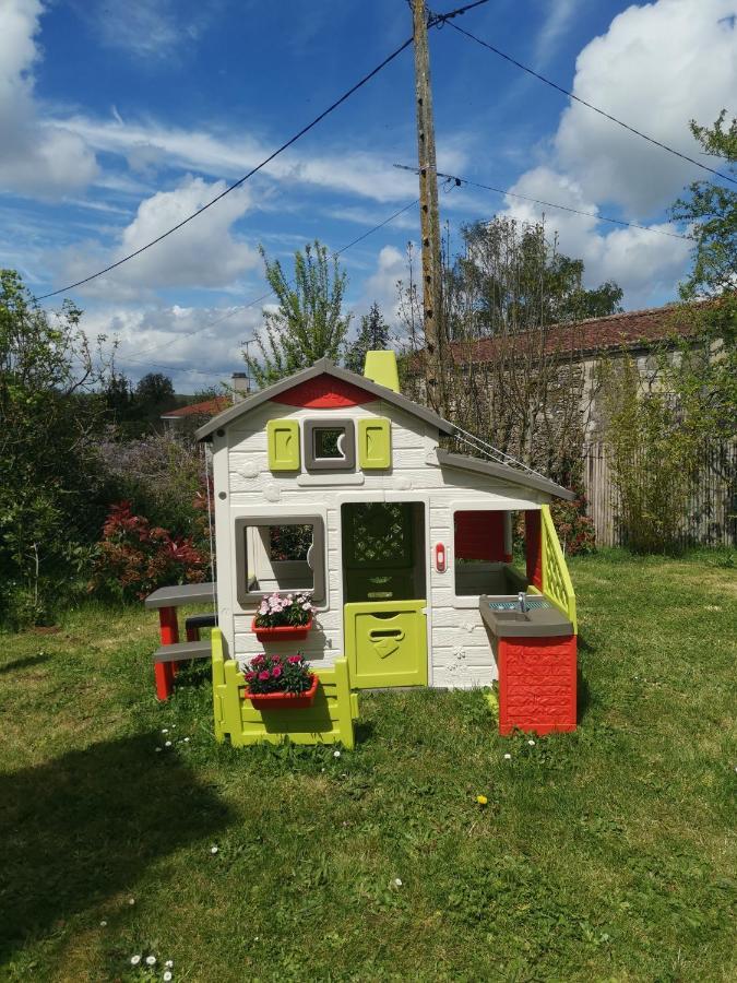 Gite 4 Etoiles Avec Hebergement Insolite - 10 Personnes Foussais Exterior photo